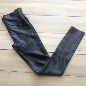 Spans faux leather legging